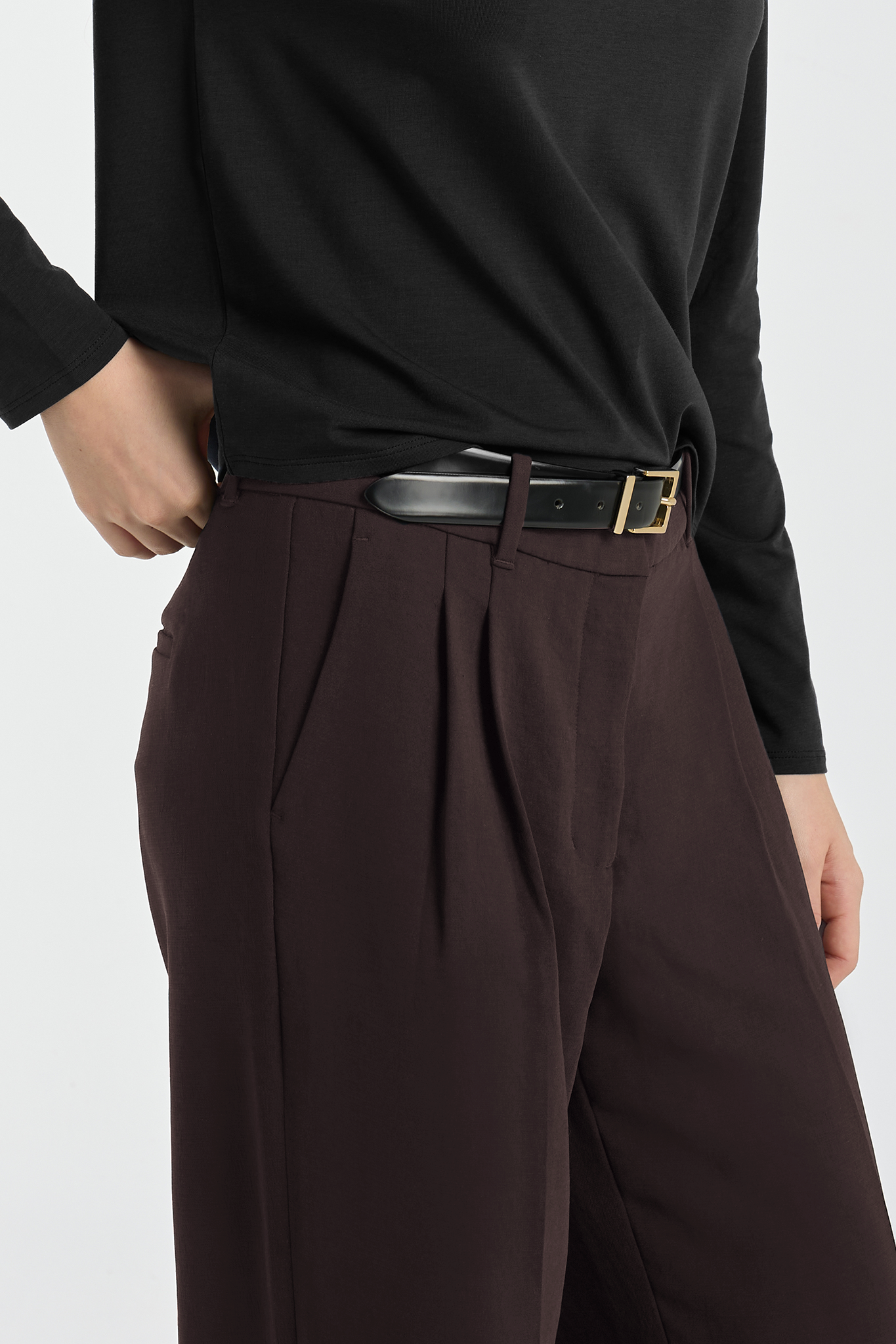 AISE-DARK-CHOCOLATE-2.png