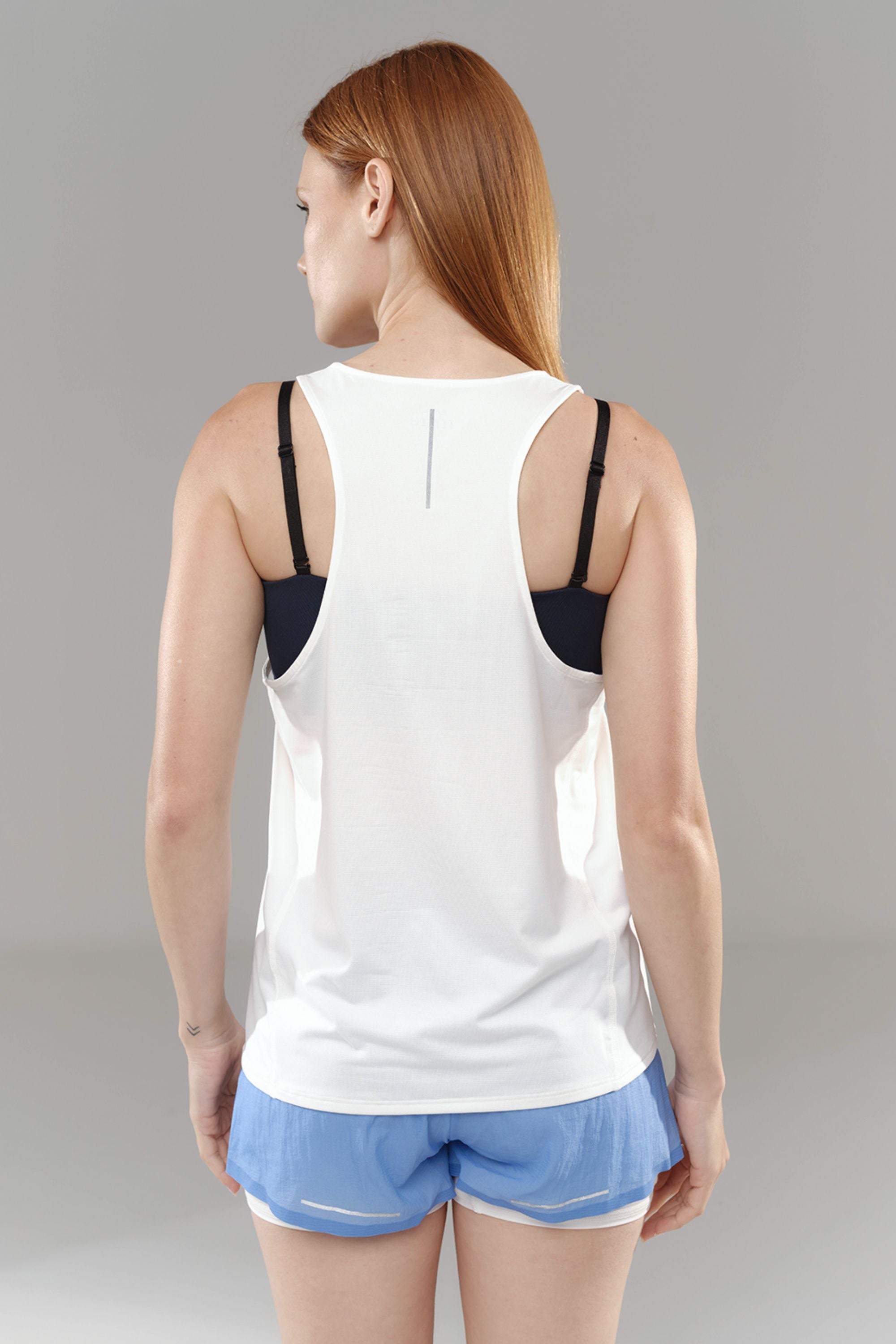 AthleticTankAeroblanco2.jpg